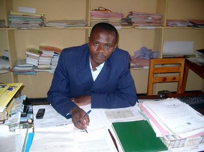 Schuldirektor Mirembe Edfson